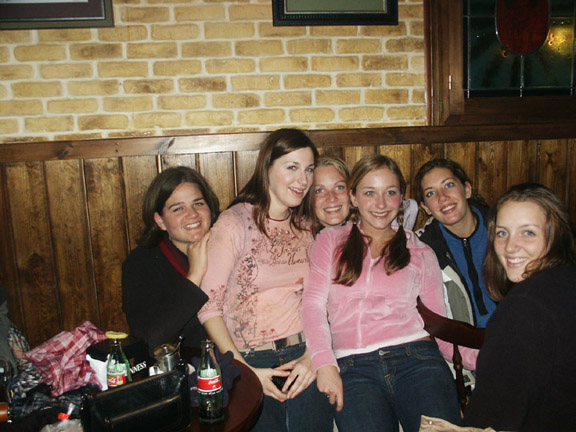 les girls (Rachel, Lizzie, Sonia, Andrea, Melinda, Stacy)