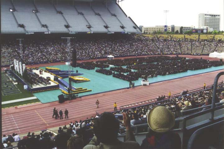 husky_stadium_graduation