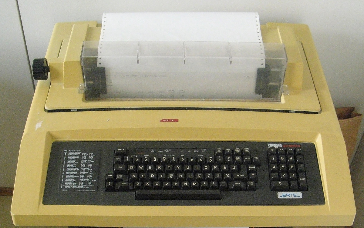 Decwriter computer terminal